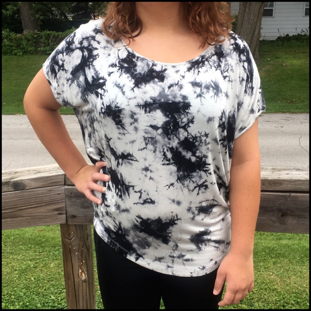 - Tie-Dye Short Sleeve Dolman Slub Tee SZ M! NEW!